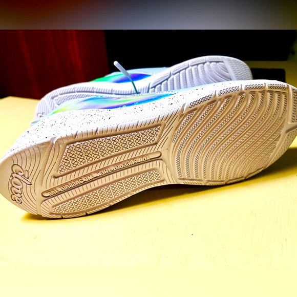 COVE Sneakers Blue leather & holographic Trim Unisex NWOT - Picture 8 of 10